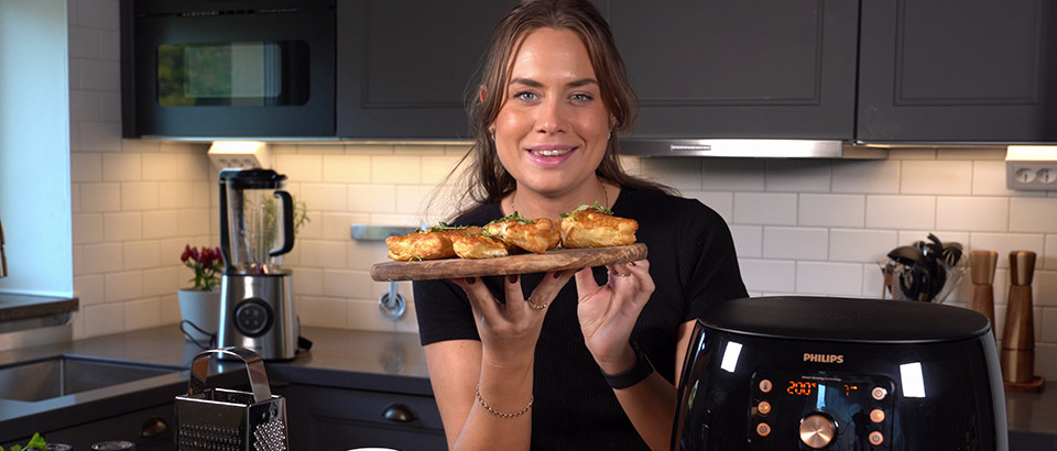 Sm&aring; pajer med V&auml;sterbottensost och timjan i Philips Airfryer