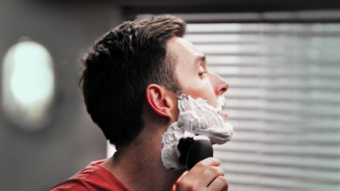 Undvik irriterad hud efter rakning i ansiktet